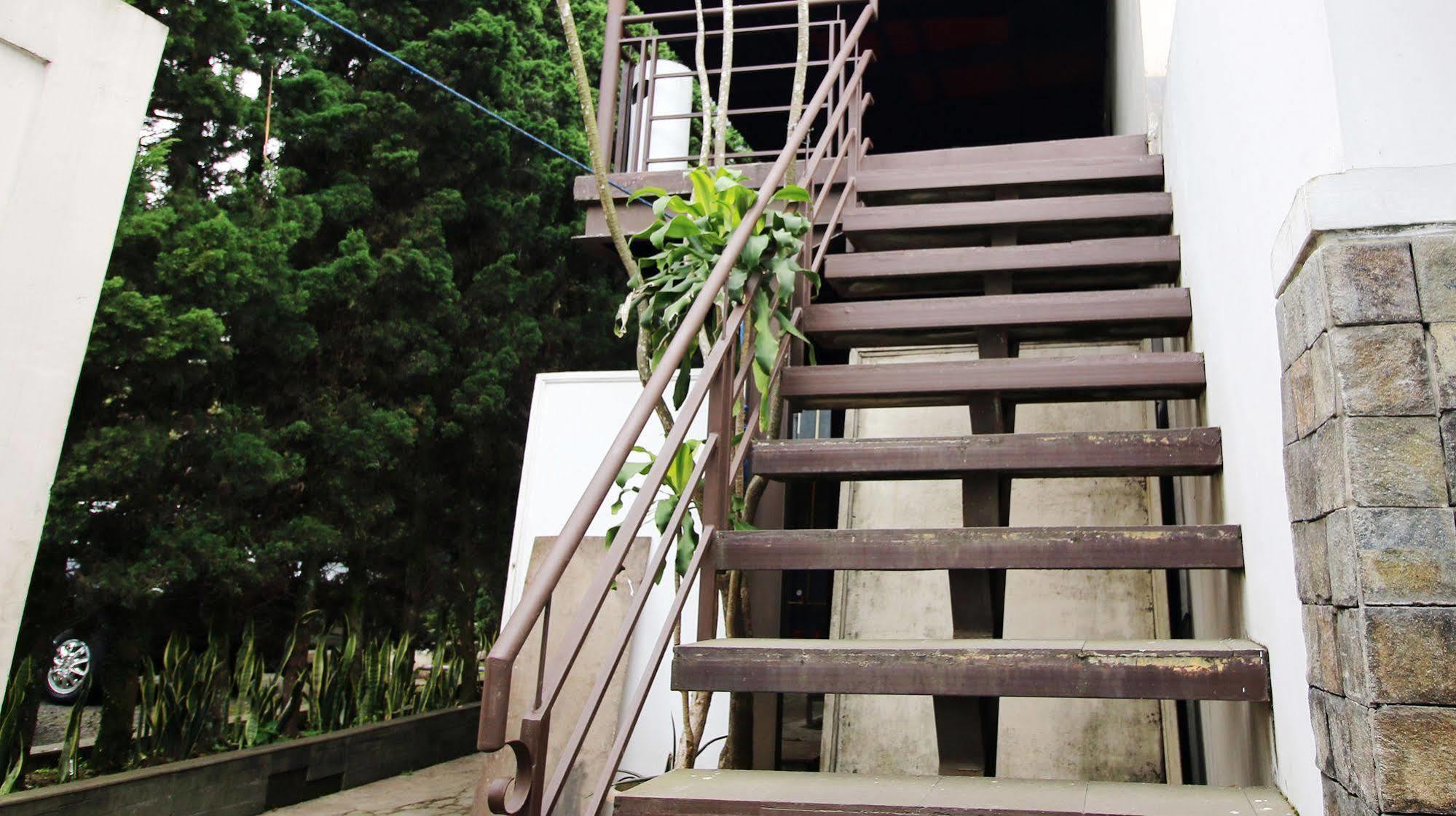 Zen Rooms Grand Hotel Lembang Buitenkant foto